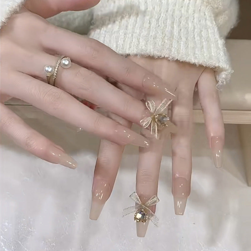 Artificial nail set with elegant 3D patterns and delicate accents Kalsten