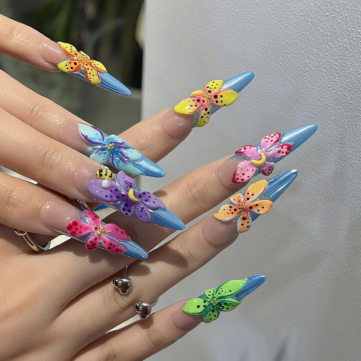 Artificial nails with floral 3D applications Kalsten