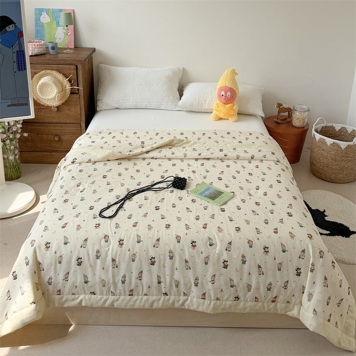 Children's quilt with light filling and cute animal castle print