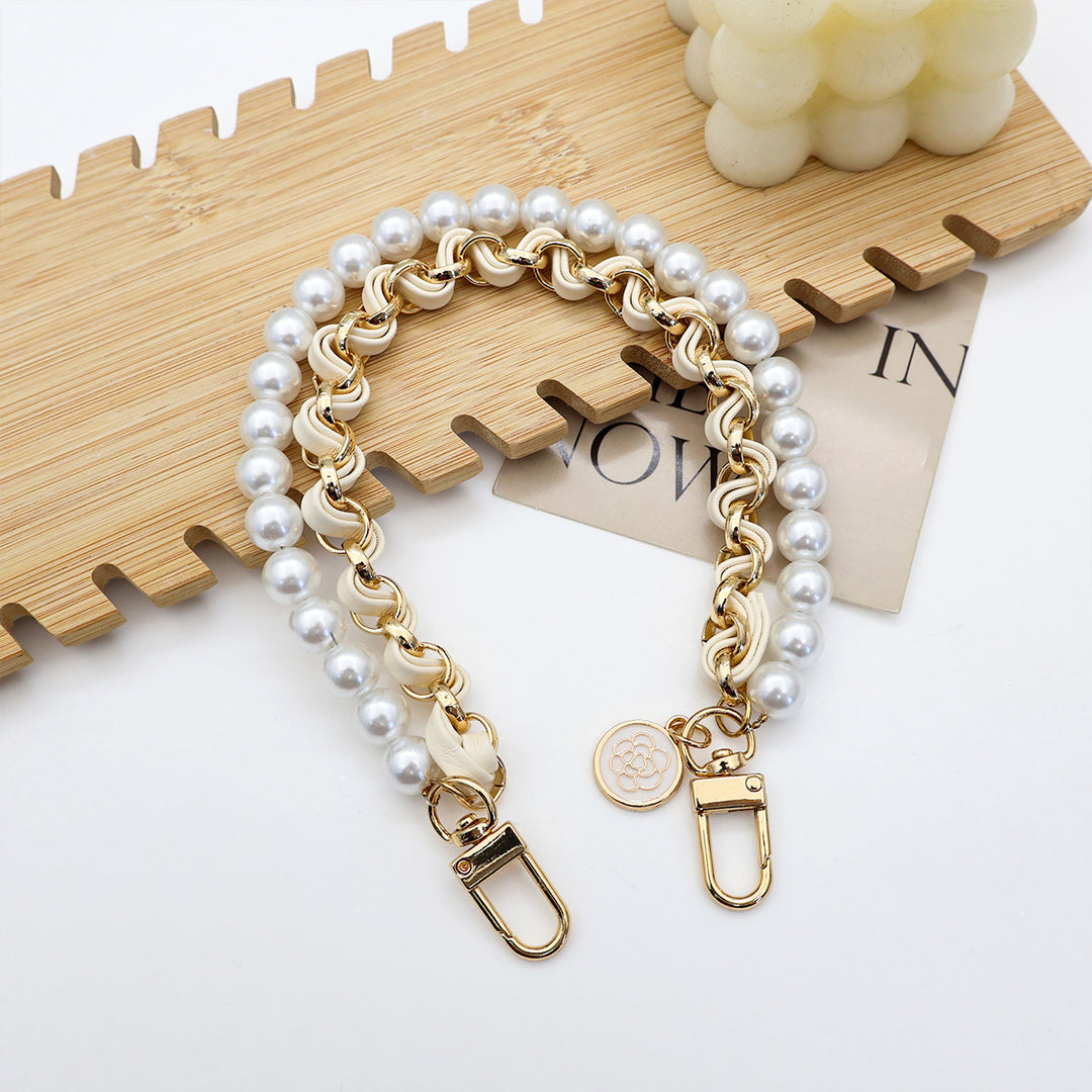 Chic Pearl-Chain Eyewear Holder Kalsten