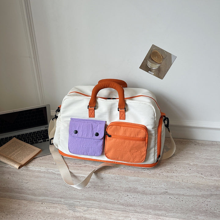 Sporty travel bag with multiple pockets and adjustable shoulder strap Kalsten