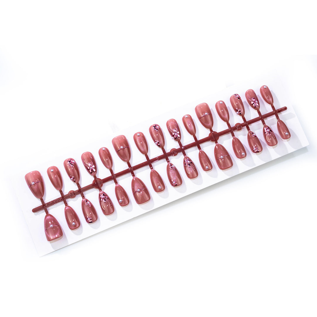 Elegant Floral Press-On Nail Set