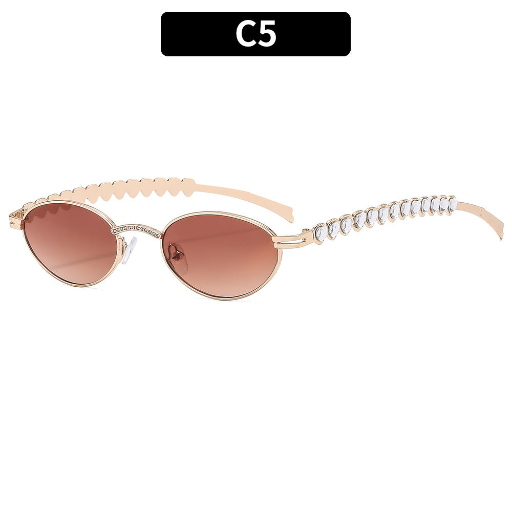 Elegant Cat-Eye Sunglasses with Decorative Crystal Accents