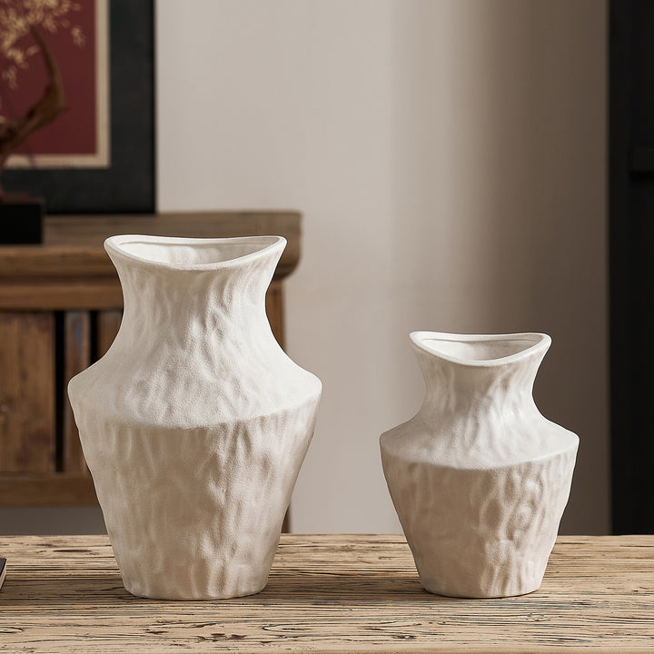 Curved ceramic vase Kalsten