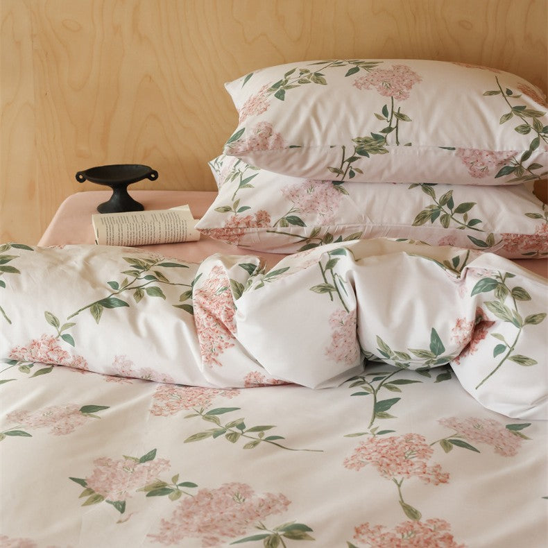 Cotton satin bedding set with fine check pattern and floral motifs