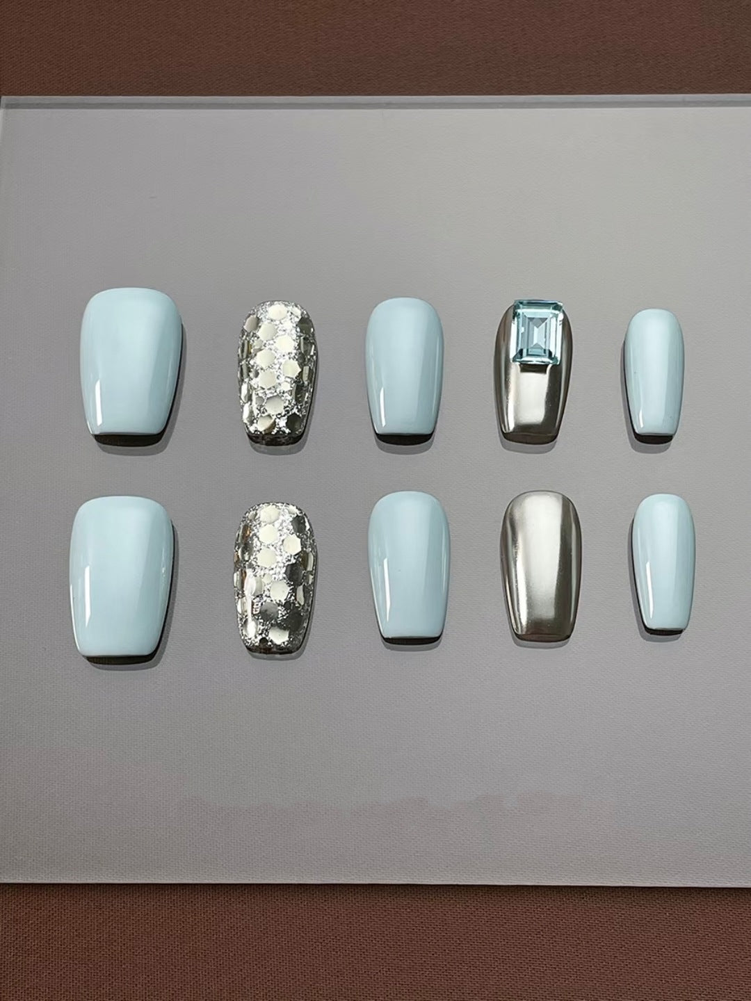 Artistic Nail Art Press-On Set