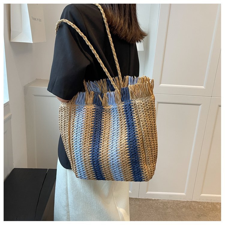 Handbag Made of Braided Natural Material Kalsten
