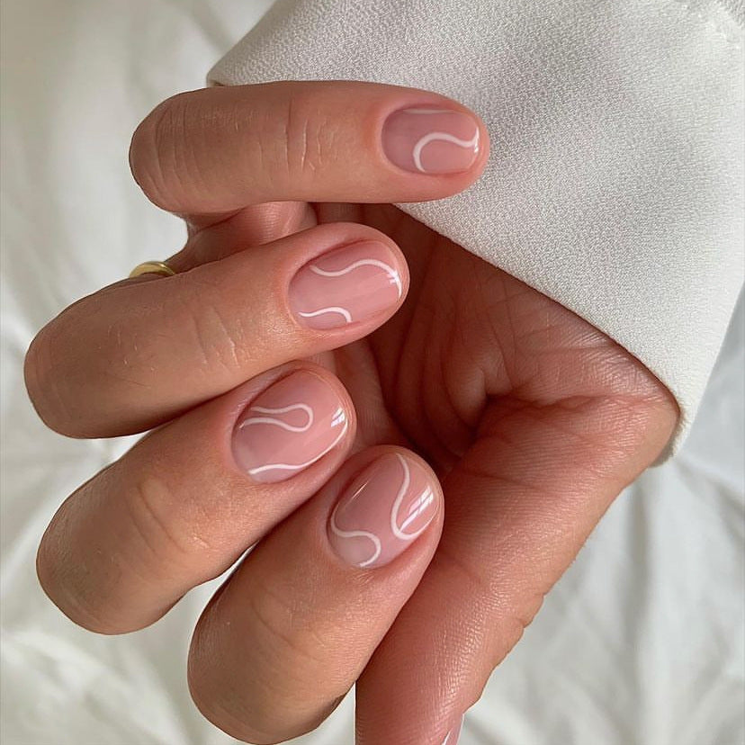 Elegant Press-On Nail Design with Artistic White Swirl Kalsten