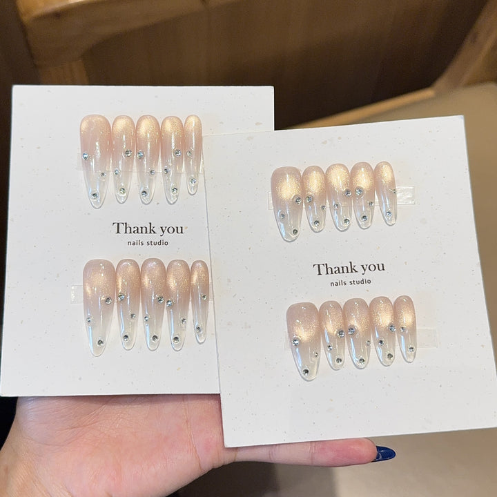 Artificial nails with shimmering accents and elegant rhinestone details Kalsten