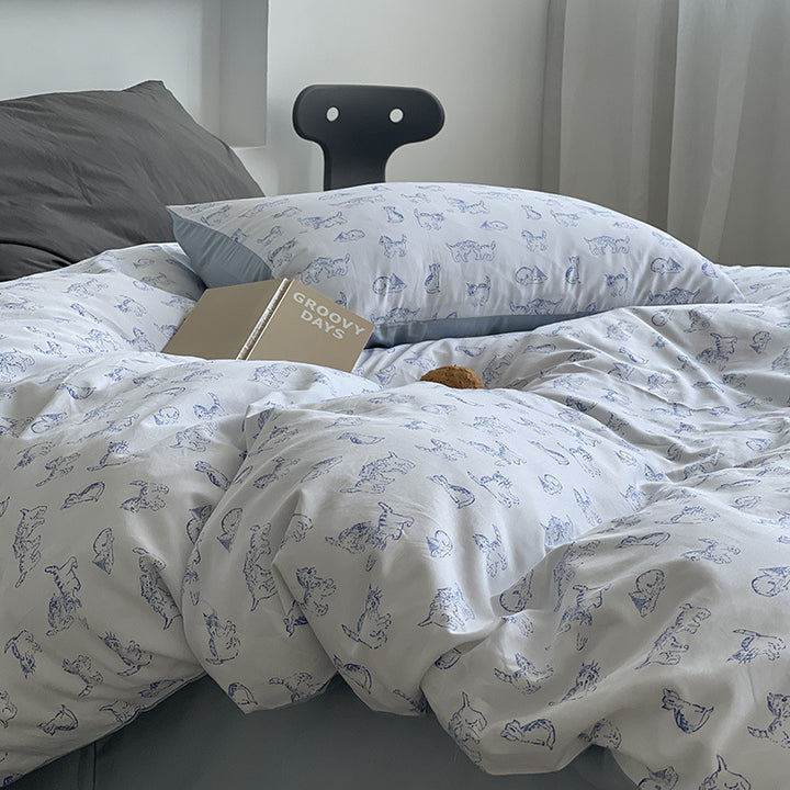 Fine cotton percale duvet cover set with sketchy cat print and hotel closure