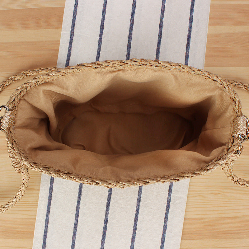 Handbag made of hand-woven natural material with pearl decoration Kalsten