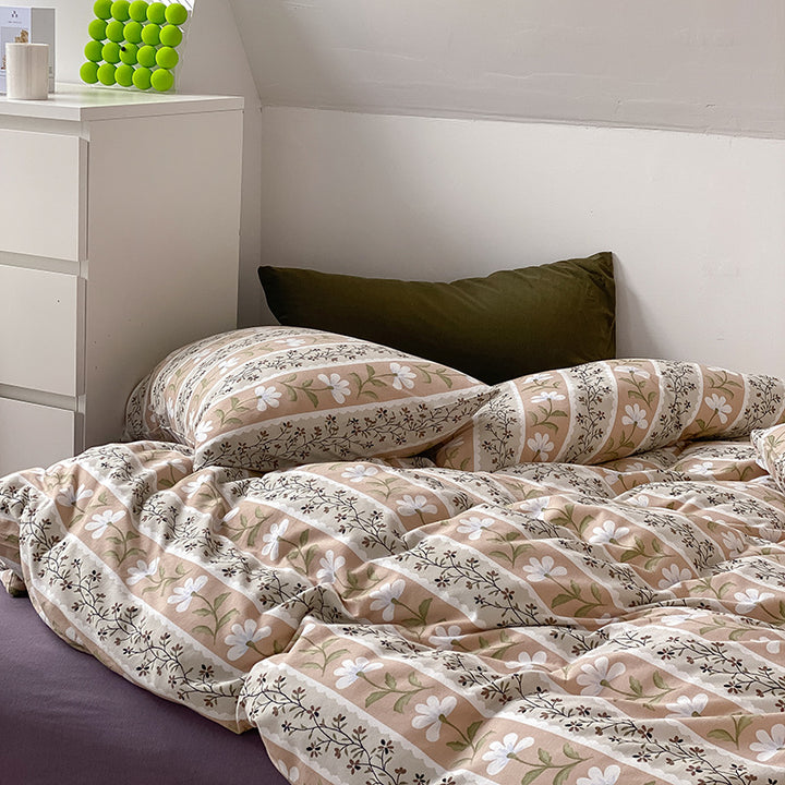 Cotton percale duvet cover and pillowcase set with fine watercolor flower print and hotel closure