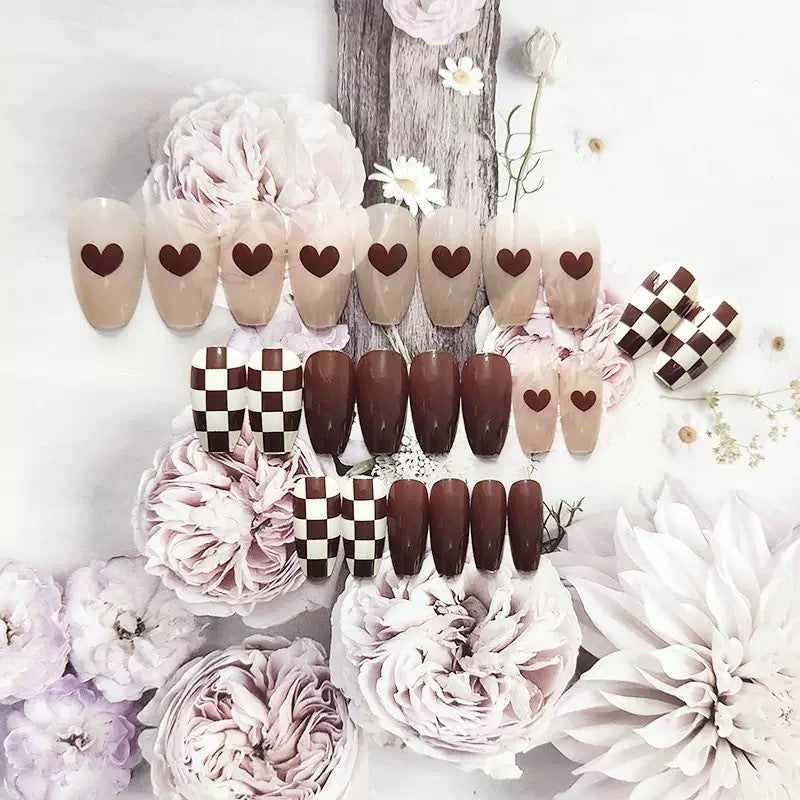 Artificiaal nail set with stylish and fashionable accents Kalsten