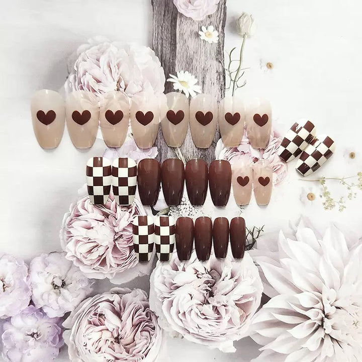 Artificiaal nail set with stylish and fashionable accents Kalsten