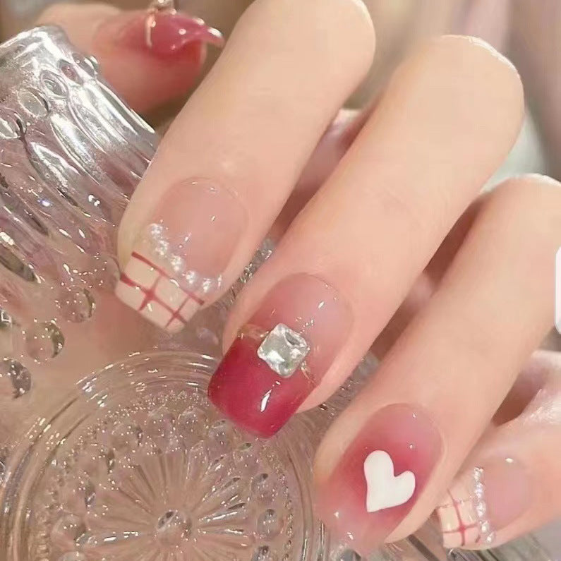 Glamorous Heart-Accented Nail Art Kalsten