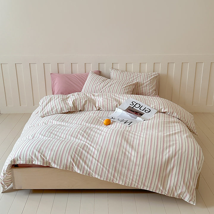 Striped cotton bedding set with duvet cover and pillowcases