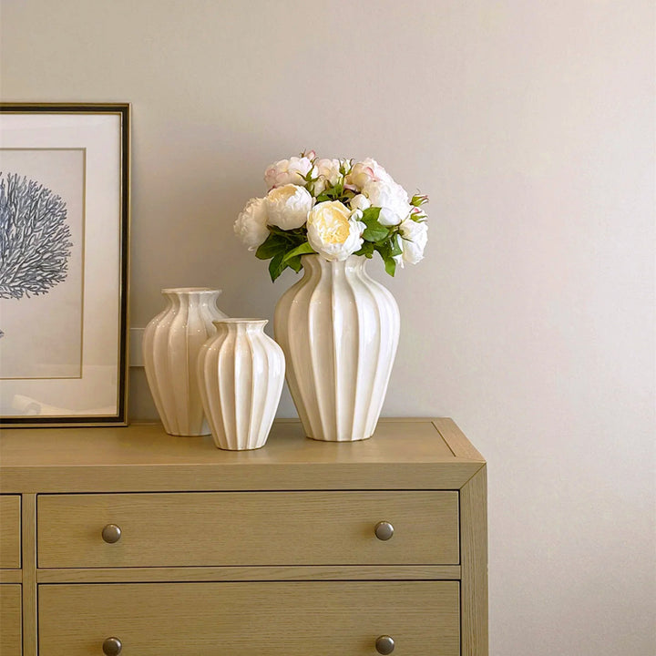 Elegant ceramic vase with ribbed structure Kalsten