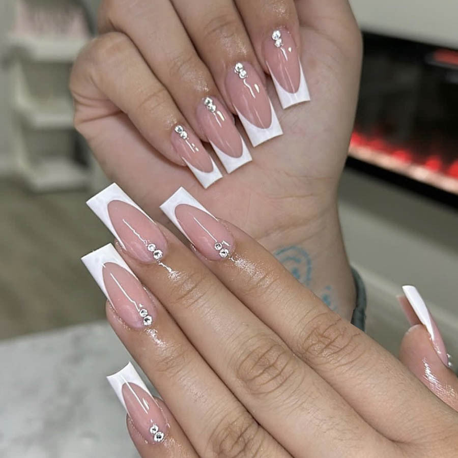 Elegant artificial nail set with high-gloss finish and rhinestone decorations Kalsten