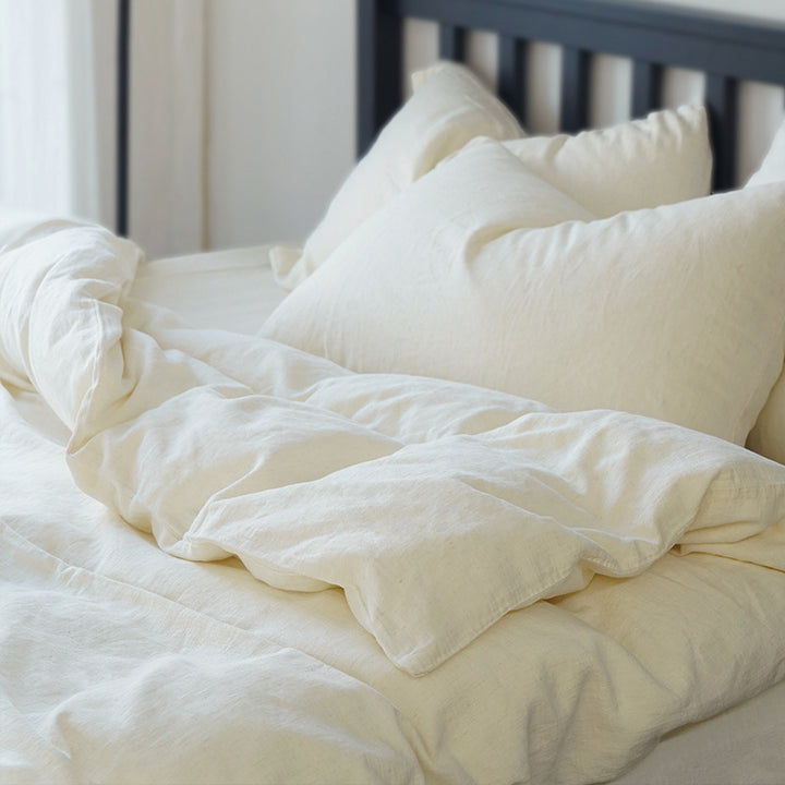 Bedding set made of washed linen-cotton blend with breathable fitted sheet