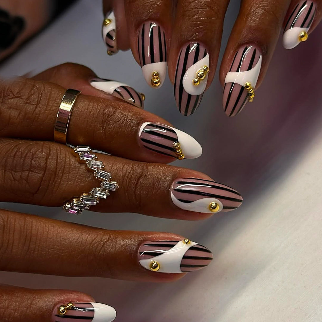 Artificial Fingernails In Elegant Stripe Design with Gold Accents Kalsten