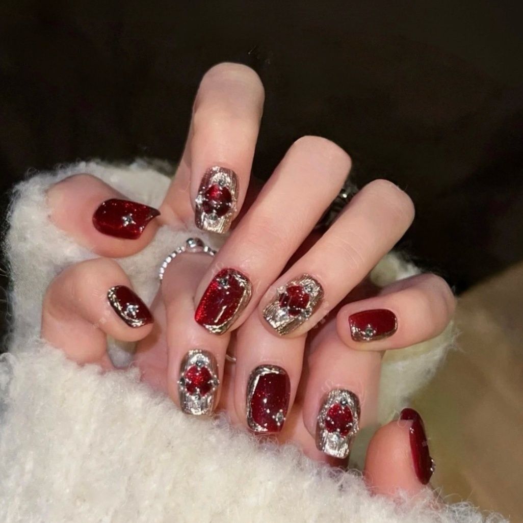 Artistic Floral-Embellished Press-On Nail Art Kalsten