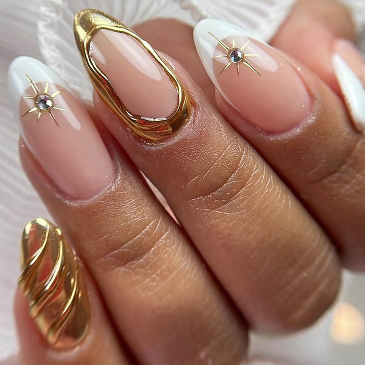 Artificial nail set with luxurious 3D details and elegant gold accents Kalsten