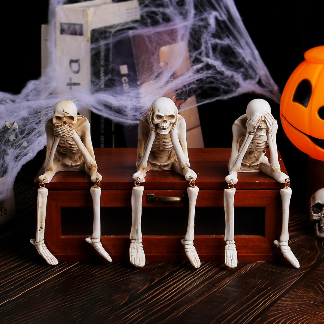 Detailed hanging skeleton figure with movable joints made of resin