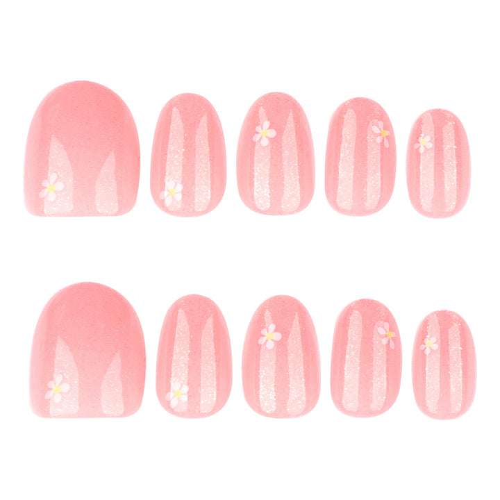 Elegant Nail Art with delicate floral motifs Kalsten