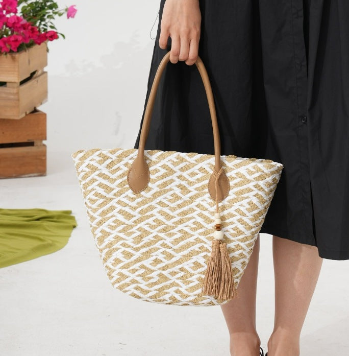 Handcrafted beach bag with elegant woven pattern Kalsten