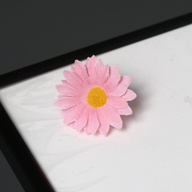 Elegant Fabric Daisy Flower Brooch for Decorative Wear