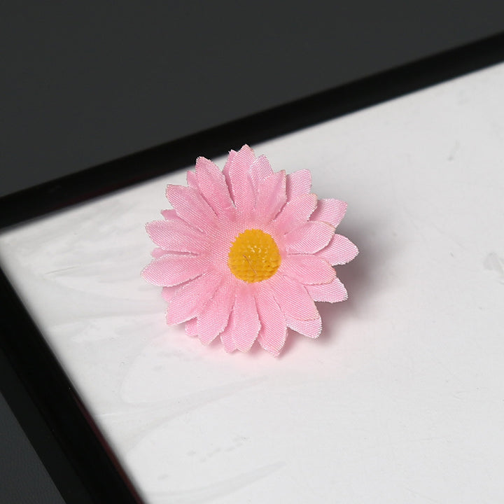 Elegant Fabric Daisy Flower Brooch for Decorative Wear
