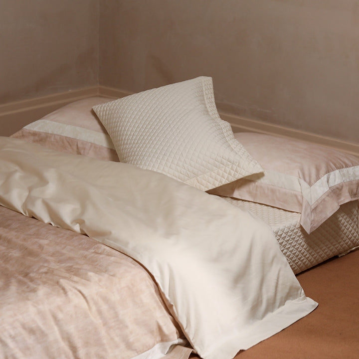 Bedding set made of cotton percale with a light crinkle texture and decorative ruffle