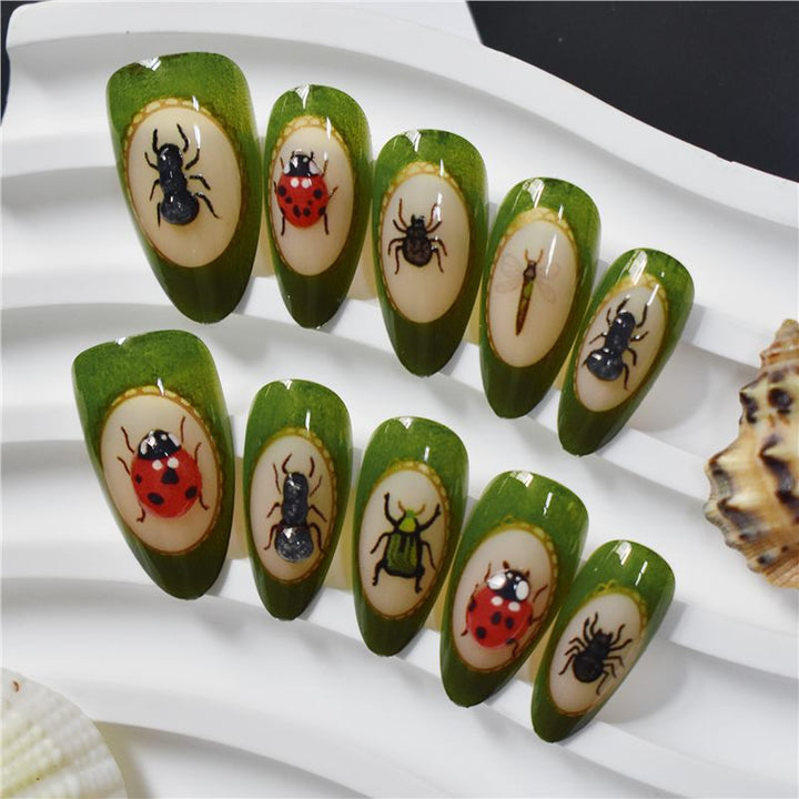 Artistic Bug-Inspired Press-On Nail Extensions Kalsten