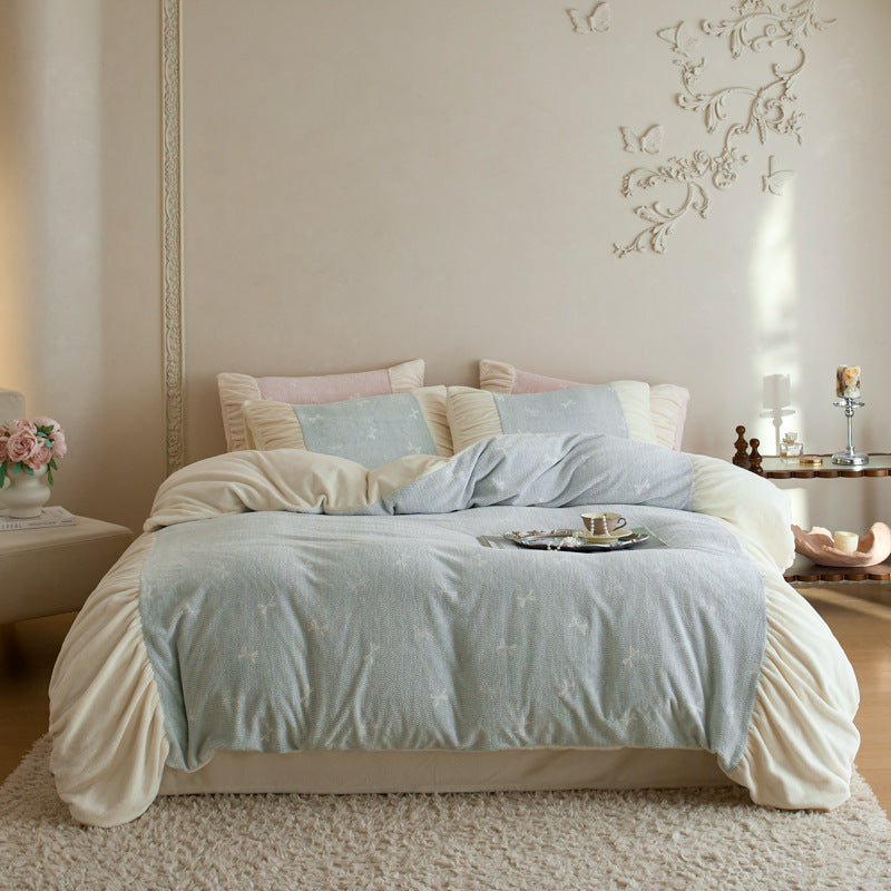 Reversible bedding set made of soft microfiber with ruffle and star pattern