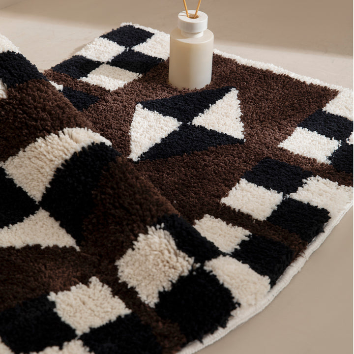Tufted, soft bath mat with geometric ethnic pattern and non-slip underside Kalsten