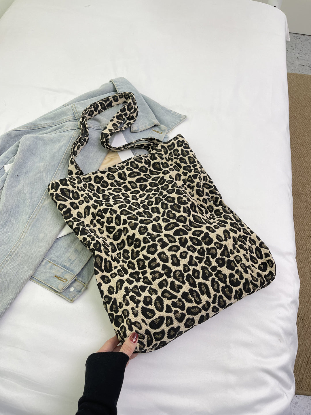 Chic Leopard Print Tote Bag