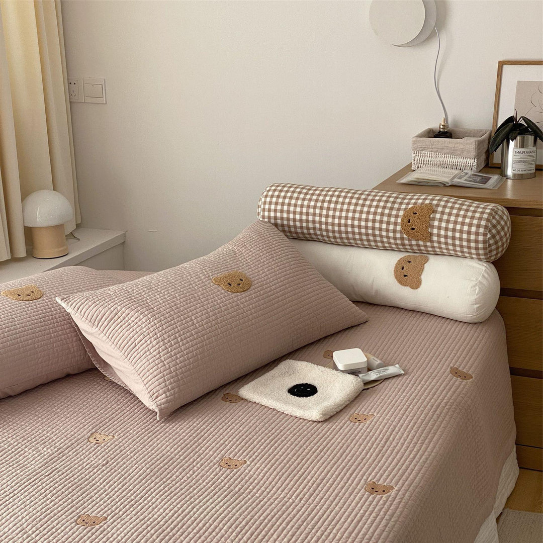 Padded quilt set with embroidered bear appliqués and neck roll
