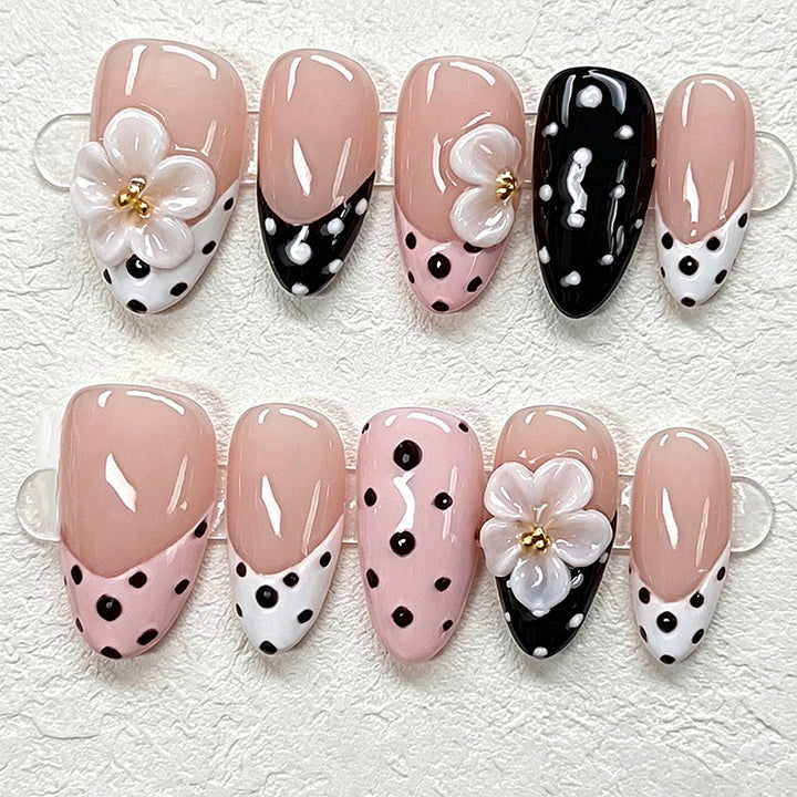 Artful nail tips in elegant design Kalsten