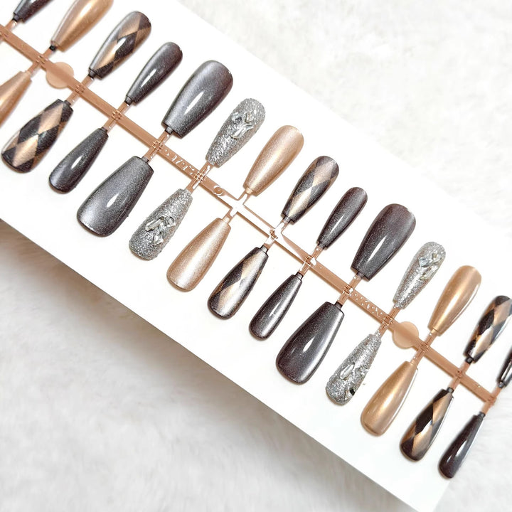 Glamorous Art Nails in Elegant Metallic Look Kalsten