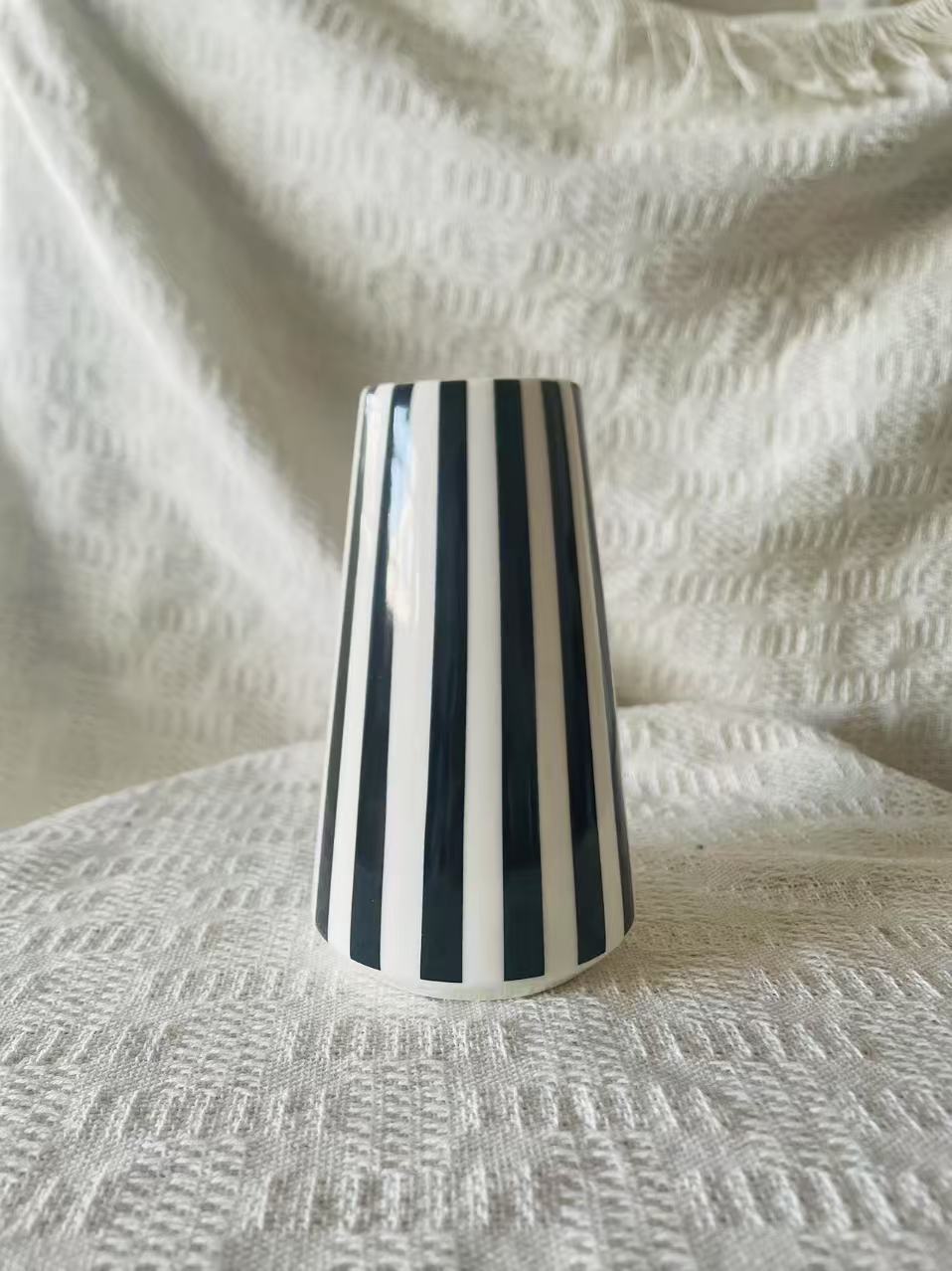 Modern Striped Ceramic Cup Kalsten