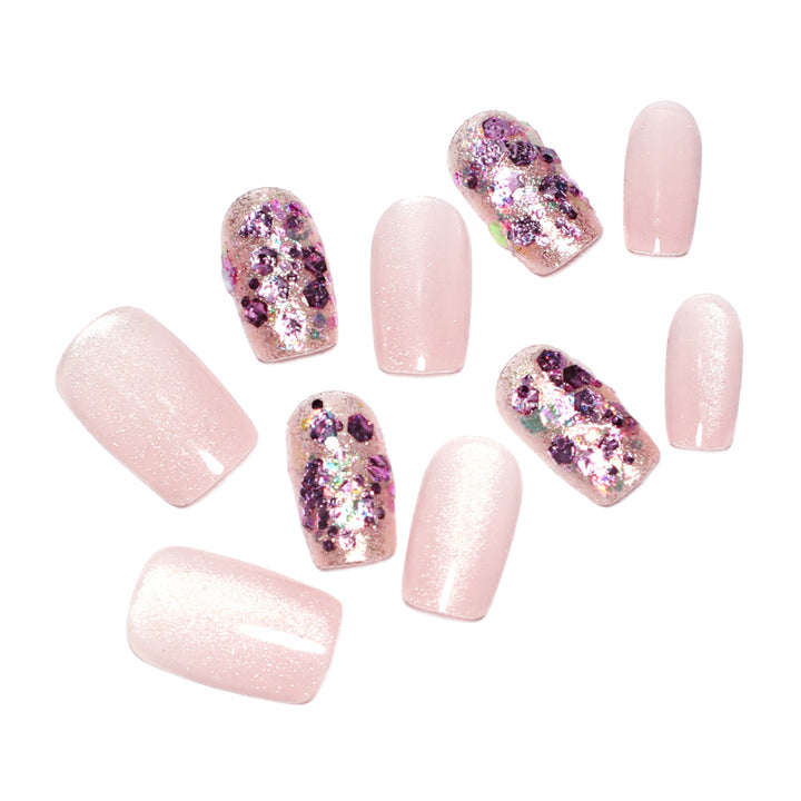 Artificial nail art with glitter and glamour effects Kalsten