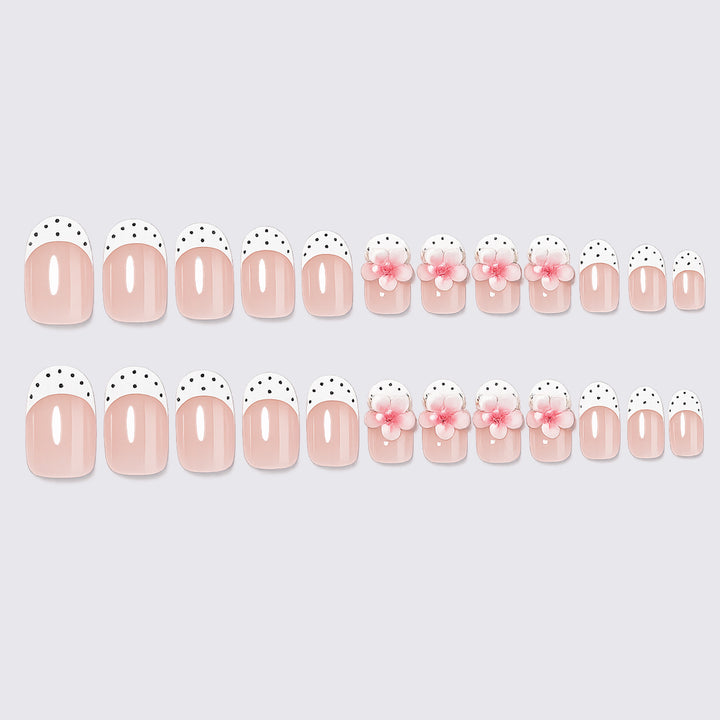 Artificial nail set with delicate floral designs and elegant accents Kalsten