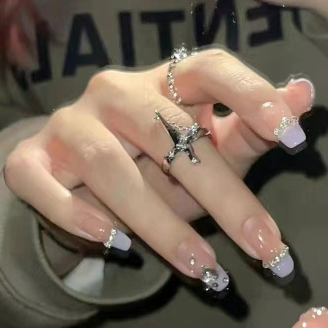 Artful nail design with glitter detail Kalsten