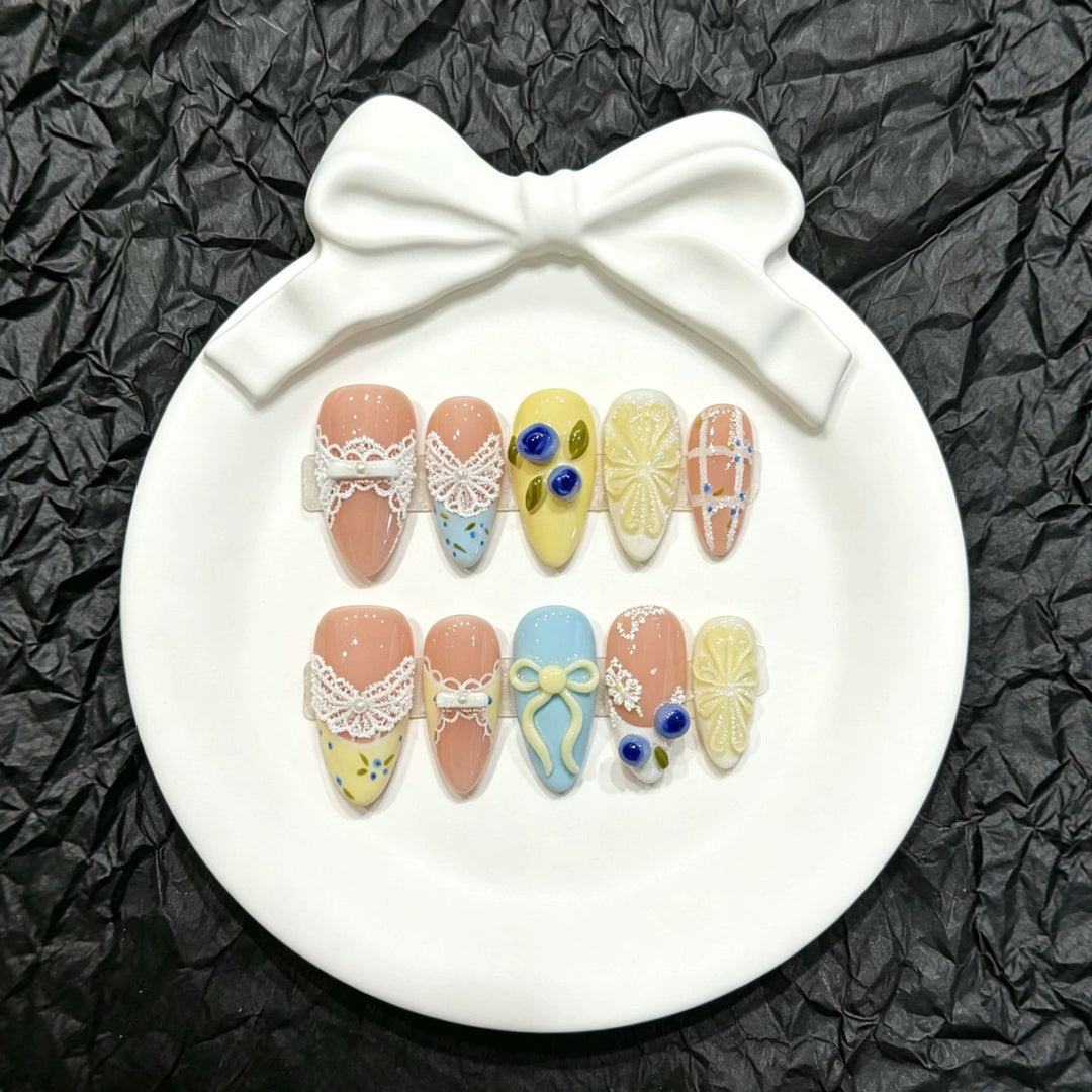Artistic Lace-Embellished Press-On Nail Set