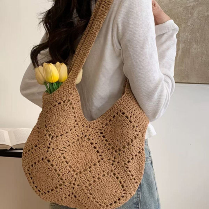 Handbag made of braided natural material with tassel details Kalsten