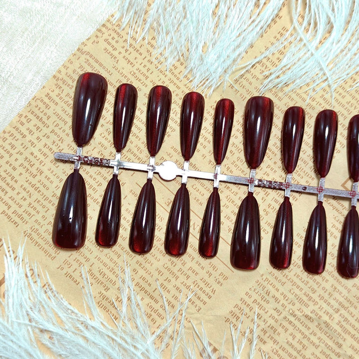 Elegant artificial nails in modern almond shape design Kalsten