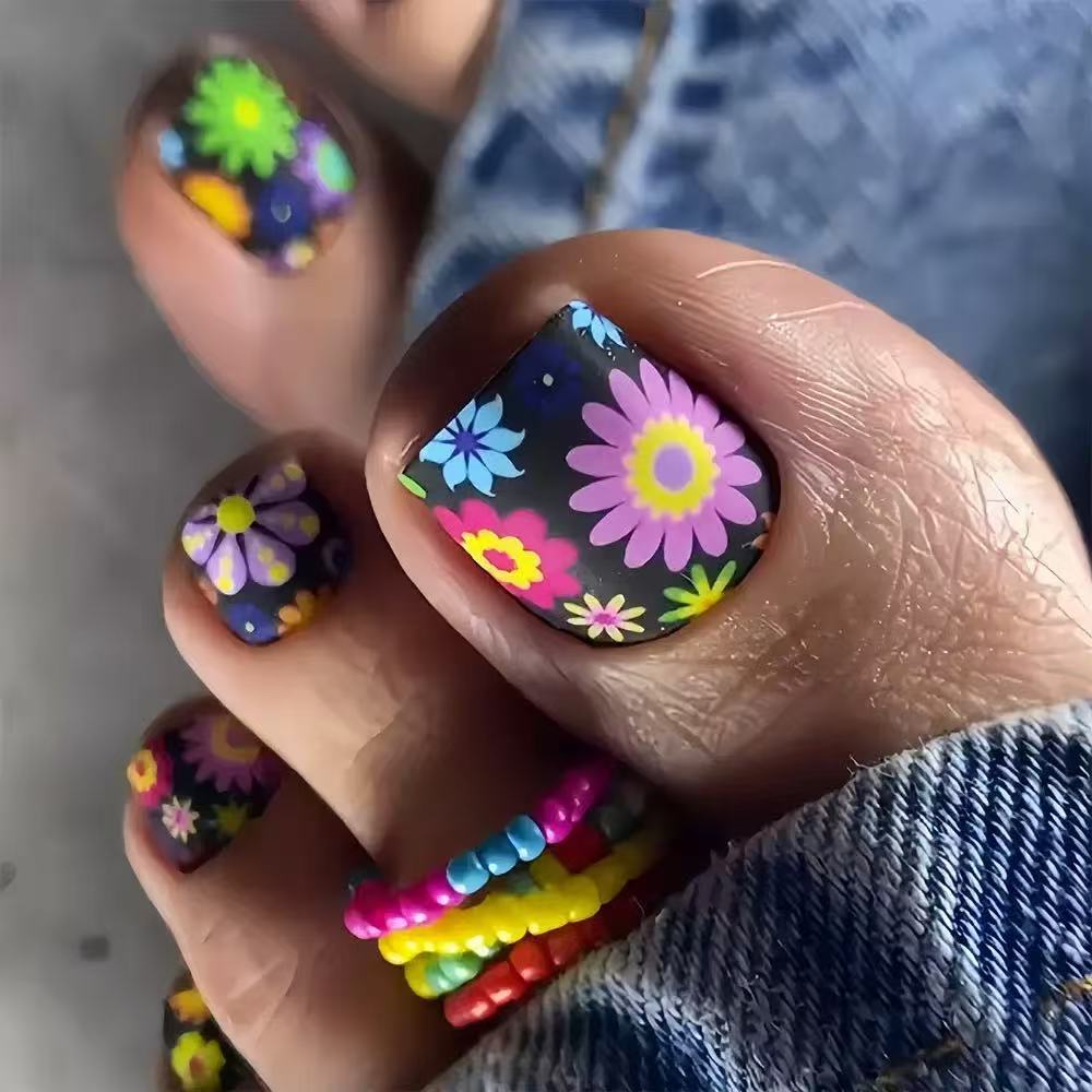 Nail art set with colorful flower designs Kalsten