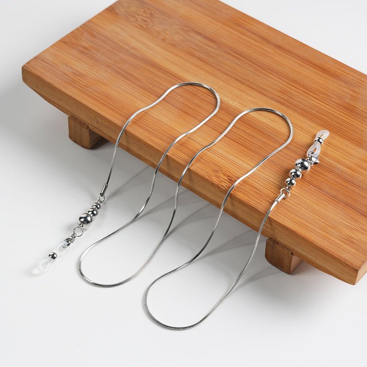 Sleek Metallic Eyewear Chain kalsten