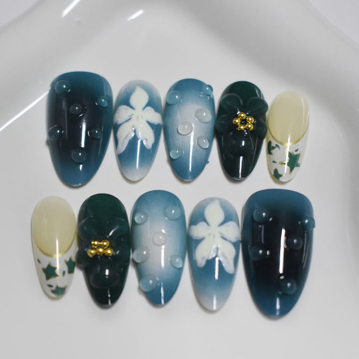 Decorative Press-On Nail Art with Floral Elements Kalsten