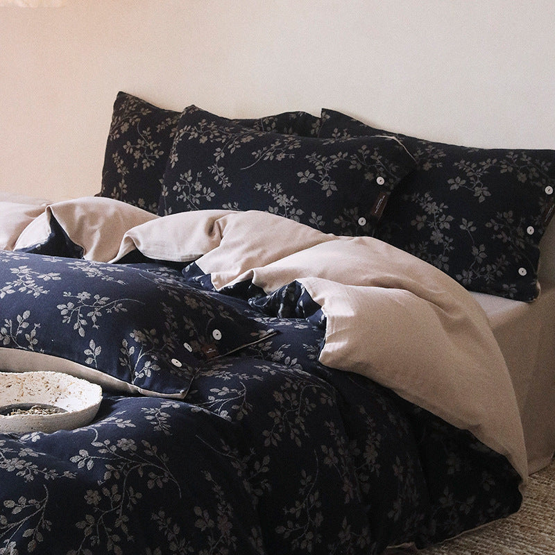 Reversible linen-cotton bedding set with button closure and floral pattern